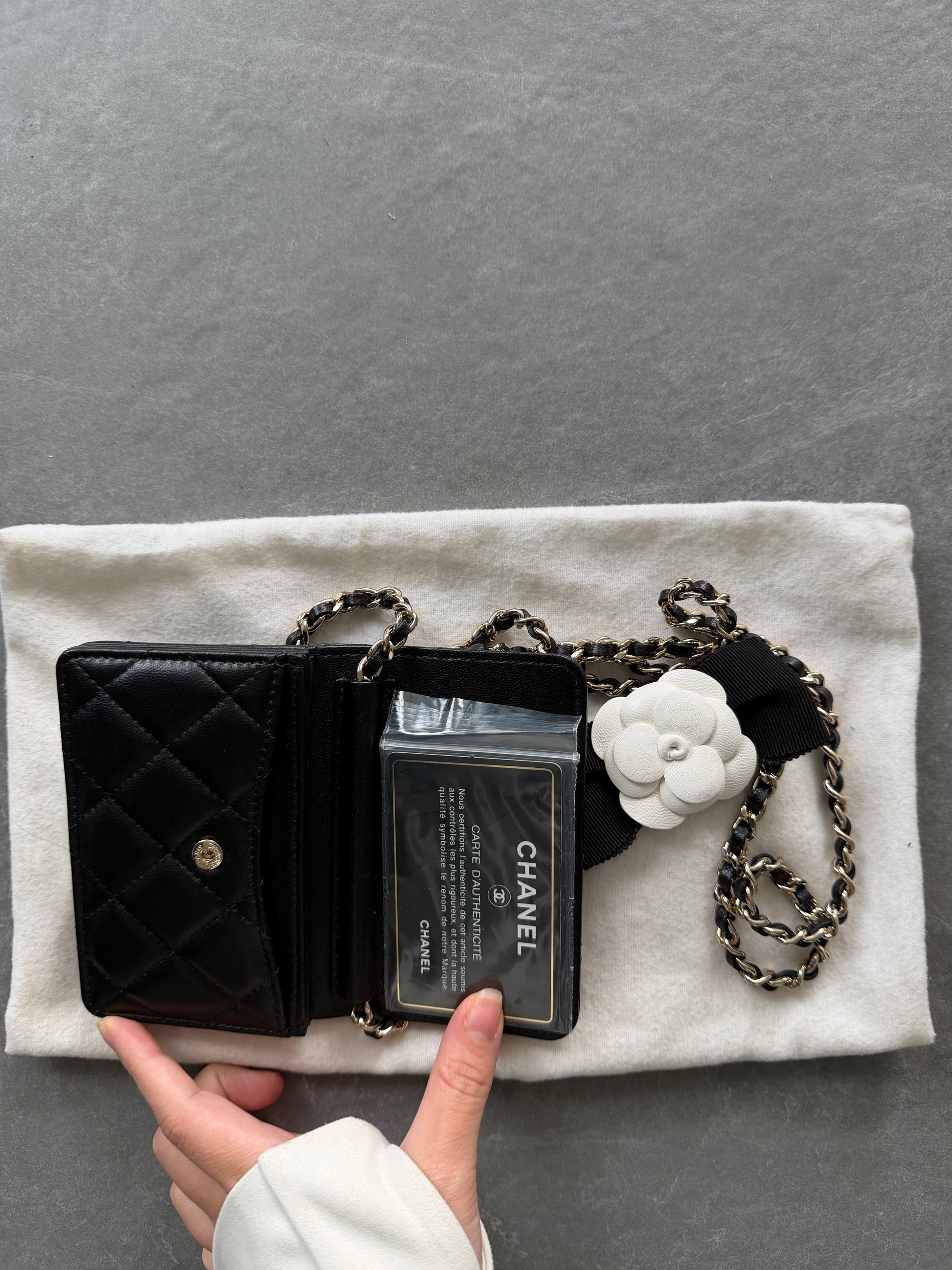 vintage Chanel black quilted lambskin card holder inside view